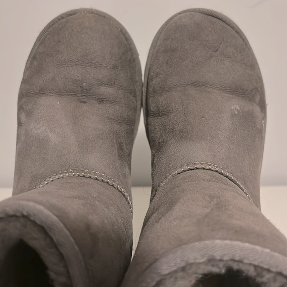 Gray UGG boots - Picture 3 of 9